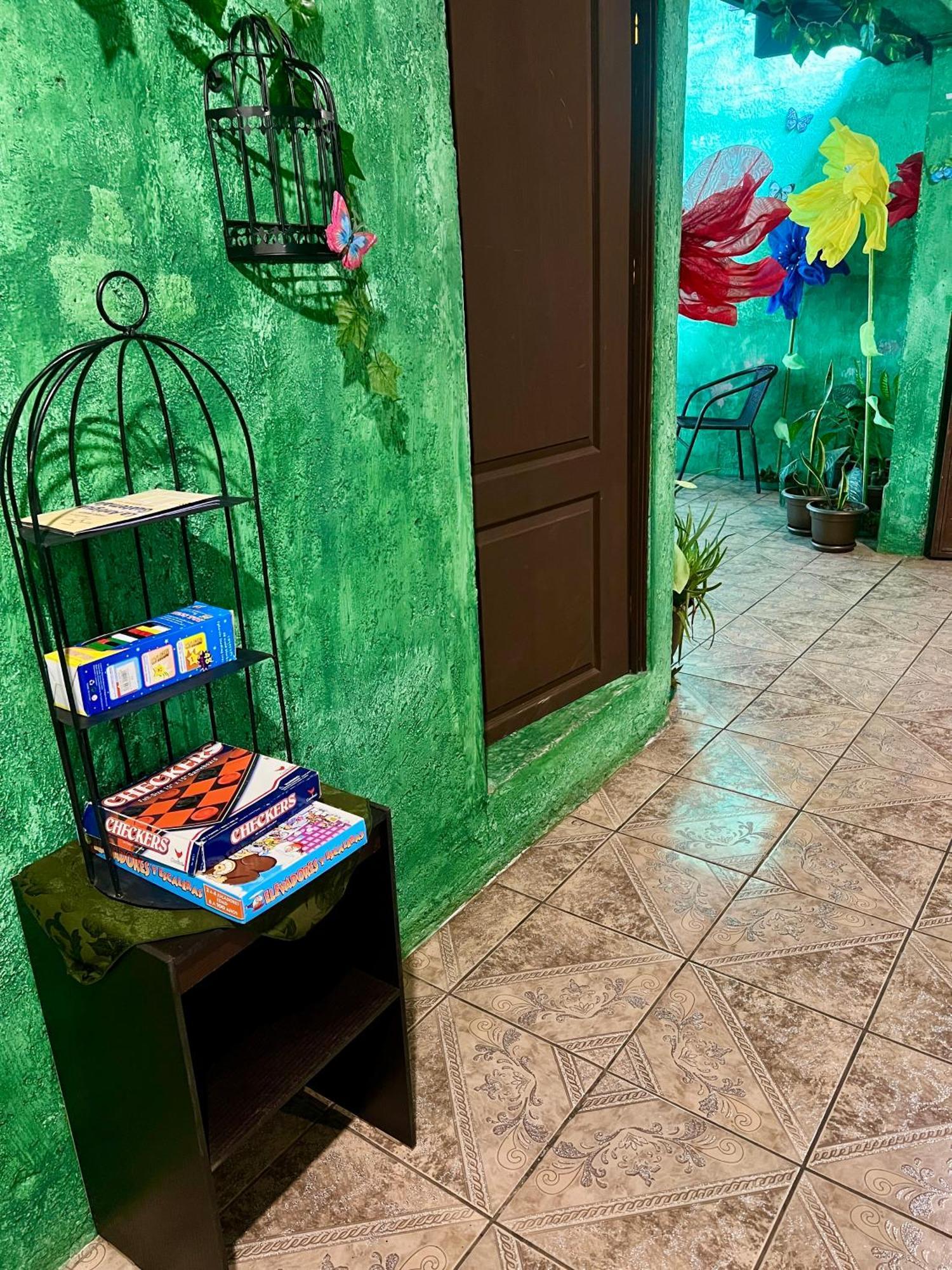 Wonderland Hostel Antigua Dış mekan fotoğraf